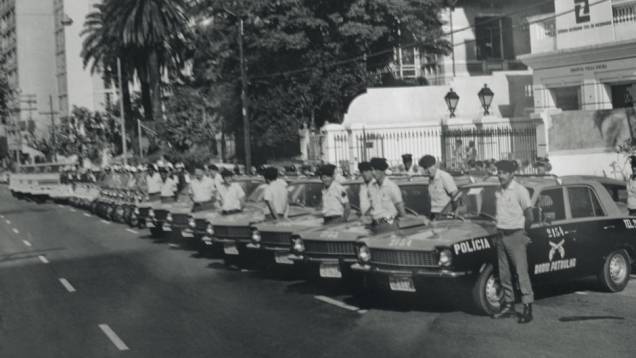 Nos anos 70, frota de Corcel a serviço da Rádio Patrulha | <a href="https://quatrorodas.abril.com.br/reportagens/viaturas-classicas-vao-museu-682198.shtml" rel="migration">Leia mais</a> Nos anos 70, frota de Corcel a serviço da Rádio Patrulha | <a href="https://quatrorodas.abril.com.br/reportagens/viaturas-classicas-vao-museu-682198.shtml" rel="migration">Leia mais</a>