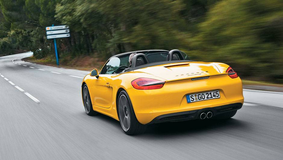 A parte traseira &eacute; onde mais se percebe a mudan&ccedil;a no design. O escapamento com ponteira dupla &eacute; exclusivo do Boxster S | <a href="https://quatrorodas.abril.com.br/carros/impressoes/porsche-boxster-s-684855.shtml" rel="migration">Leia mais</a>