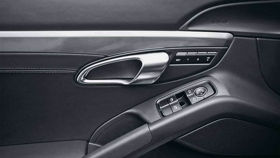 Comandos est&atilde;o sempre &agrave; m&atilde;o: beleza com efici&ecirc;ncia | <a href="https://quatrorodas.abril.com.br/carros/impressoes/porsche-boxster-s-684855.shtml" rel="migration">Leia mais</a>