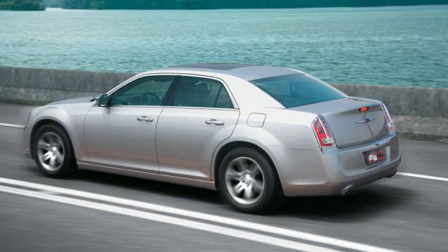Na Europa, o 300C passou a ser vendido como Lancia Thema | <a href="https://quatrorodas.abril.com.br/carros/lancamentos/chrysler-300c-3-6-v6-683820.shtml" rel="migration">Leia mais</a> Na Europa, o 300C passou a ser vendido como Lancia Thema | <a href="https://quatrorodas.abril.com.br/carros/lancamentos/chrysler-300c-3-6-v6-683820.shtml" rel="migration">Leia mais</a>
