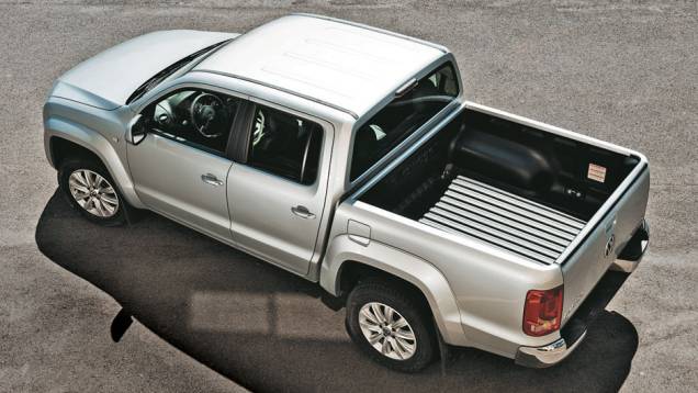 Há bastante espaço tanto para passageiros quanto para carga na caçamba | <a href="https://quatrorodas.abril.com.br/carros/comparativos/chevrolet-s10-x-nissan-frontier-x-toyota-hilux-x-vw-amarok-685727.shtml" rel="migration">Leia mais</a> Há bastante espaço tanto para passageiros quanto para carga na caçamba | <a href="https://quatrorodas.abril.com.br/carros/comparativos/chevrolet-s10-x-nissan-frontier-x-toyota-hilux-x-vw-amarok-685727.shtml" rel="migration">Leia mais</a>