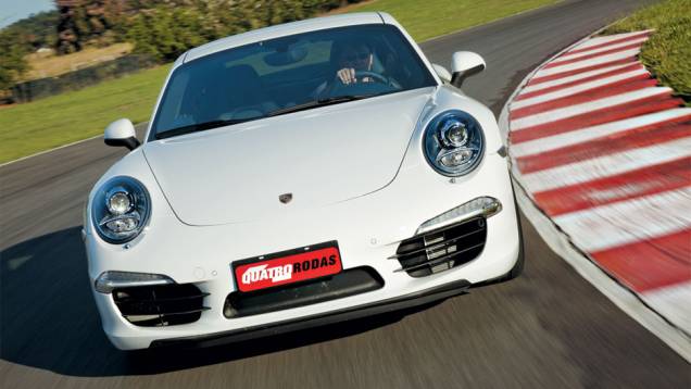 Quase 90% dos componentes são novos ou renovados | <a href="https://quatrorodas.abril.com.br/carros/lancamentos/porsche-911-carrera-s-687122.shtml" rel="migration">Leia mais</a> Quase 90% dos componentes são novos ou renovados | <a href="https://quatrorodas.abril.com.br/carros/lancamentos/porsche-911-carrera-s-687122.shtml" rel="migration">Leia mais</a>