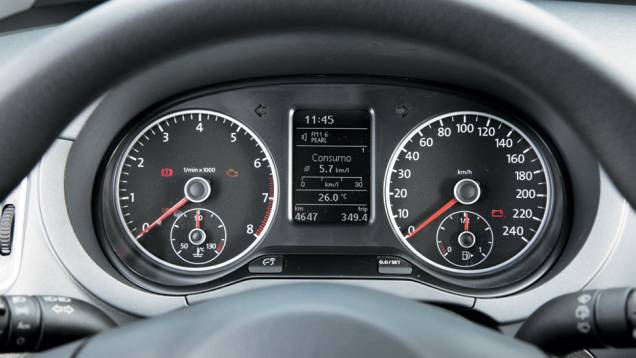 Visor ajuda motorista a dirigir de forma econômica | <a href="https://quatrorodas.abril.com.br/carros/lancamentos/vw-fox-bluemotion-687433.shtml" rel="migration">Leia mais</a> Visor ajuda motorista a dirigir de forma econômica | <a href="https://quatrorodas.abril.com.br/carros/lancamentos/vw-fox-bluemotion-687433.shtml" rel="migration">Leia mais</a>