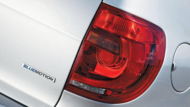 Emblema identifica a versão | <a href="https://quatrorodas.abril.com.br/carros/lancamentos/vw-fox-bluemotion-687433.shtml" rel="migration">Leia mais</a> Emblema identifica a versão | <a href="https://quatrorodas.abril.com.br/carros/lancamentos/vw-fox-bluemotion-687433.shtml" rel="migration">Leia mais</a>