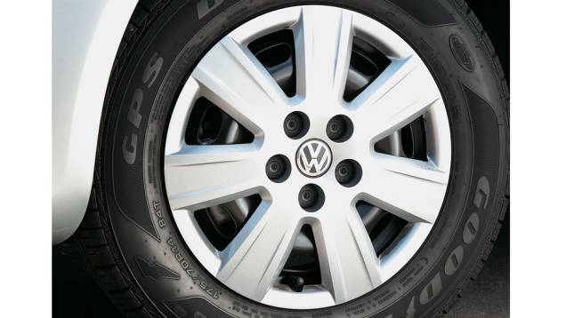 Pneus com baixa resistência ao rolamento | <a href="https://quatrorodas.abril.com.br/carros/lancamentos/vw-fox-bluemotion-687433.shtml" rel="migration">Leia mais</a>