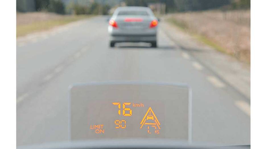 Head-up display como no 3008 | <a href="https://quatrorodas.abril.com.br/carros/impressoes/peugeot-5008-693468.shtml" rel="migration">Leia mais</a>