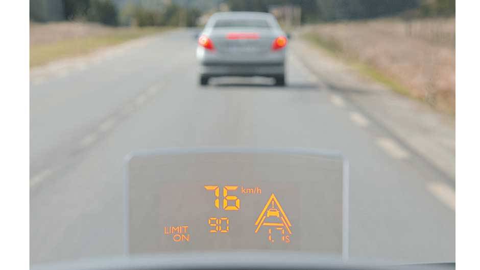 Head-up display como no 3008 | <a href="https://quatrorodas.abril.com.br/carros/impressoes/peugeot-5008-693468.shtml" rel="migration">Leia mais</a>
