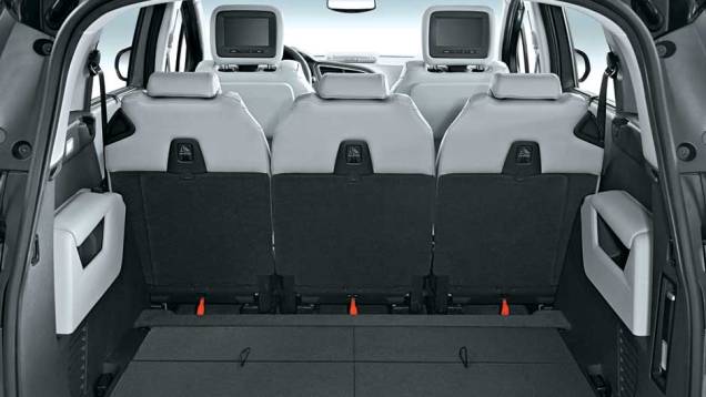 Quando as fileiras são rebatidas... | <a href="https://quatrorodas.abril.com.br/carros/impressoes/peugeot-5008-693468.shtml" rel="migration">Leia mais</a> Quando as fileiras são rebatidas... | <a href="https://quatrorodas.abril.com.br/carros/impressoes/peugeot-5008-693468.shtml" rel="migration">Leia mais</a>