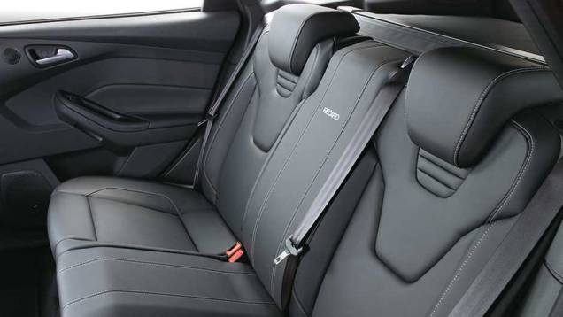Lugar para três, espaço bom para dois | <a href="https://quatrorodas.abril.com.br/carros/impressoes/ford-focus-st-696459.shtml" rel="migration">Leia mais</a> Lugar para três, espaço bom para dois | <a href="https://quatrorodas.abril.com.br/carros/impressoes/ford-focus-st-696459.shtml" rel="migration">Leia mais</a>