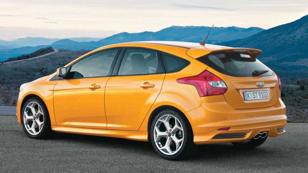 Escape central único, mas que parece uma saída dupla | <a href="https://quatrorodas.abril.com.br/carros/impressoes/ford-focus-st-696459.shtml" rel="migration">Leia mais</a> Escape central único, mas que parece uma saída dupla | <a href="https://quatrorodas.abril.com.br/carros/impressoes/ford-focus-st-696459.shtml" rel="migration">Leia mais</a>