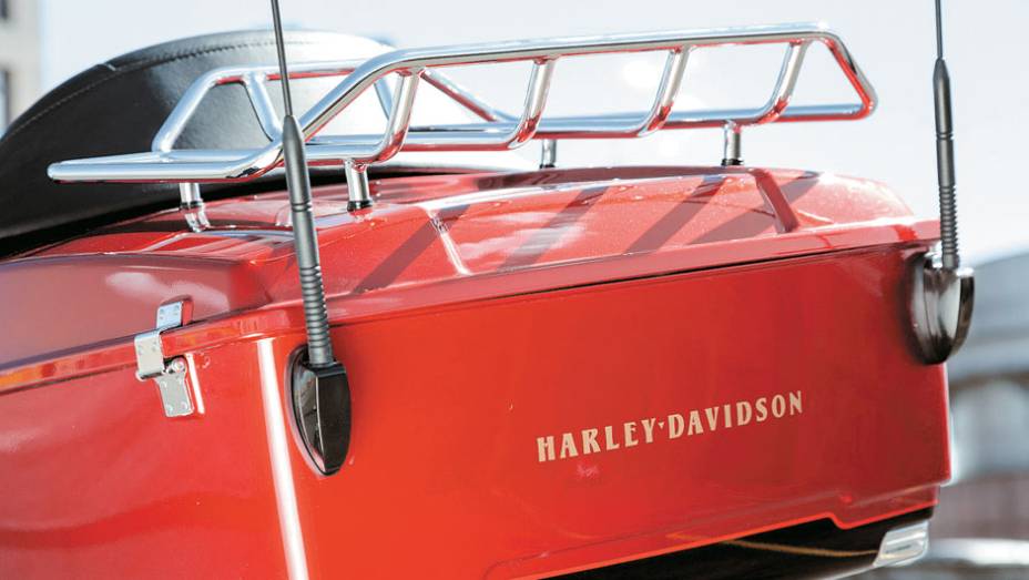 ... enquanto o da Limited traz assinatura H-D | <a href="https://quatrorodas.abril.com.br/moto/testes/h-d-ultra-classic-electra-glide-cvo-x-electra-glide-ultra-limited-702283.shtml" rel="migration">Leia mais</a> ... enquanto o da Limited traz assinatura H-D | <a href="https://quatrorodas.abril.com.br/moto/testes/h-d-ultra-classic-electra-glide-cvo-x-electra-glide-ultra-limited-702283.shtml" rel="migration">Leia mais</a>