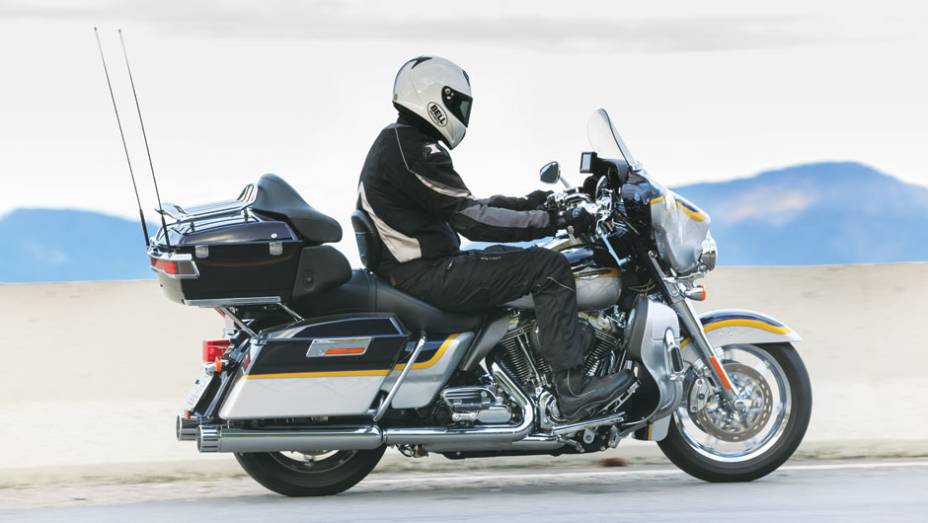 Esta visão será rara nas estradas: apenas 50 vêm para o Brasil | <a href="https://quatrorodas.abril.com.br/moto/testes/h-d-ultra-classic-electra-glide-cvo-x-electra-glide-ultra-limited-702283.shtml" rel="migration">Leia mais</a>