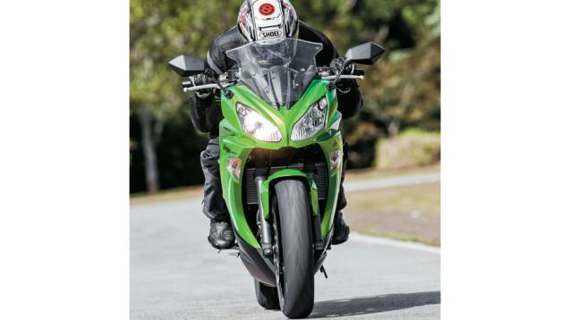 Piscas integrados à carenagem e cara de má | <a href="https://quatrorodas.abril.com.br/moto/testes/kawasaki-ninja-650-702413.shtml" rel="migration">Leia mais</a>