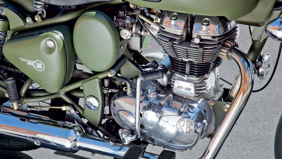 Cilindrão também pode ser ligado por pedal | <a href="https://quatrorodas.abril.com.br/moto/testes/royal-enfield-classic-500-military-green-705420.shtml" rel="migration">Leia mais</a>