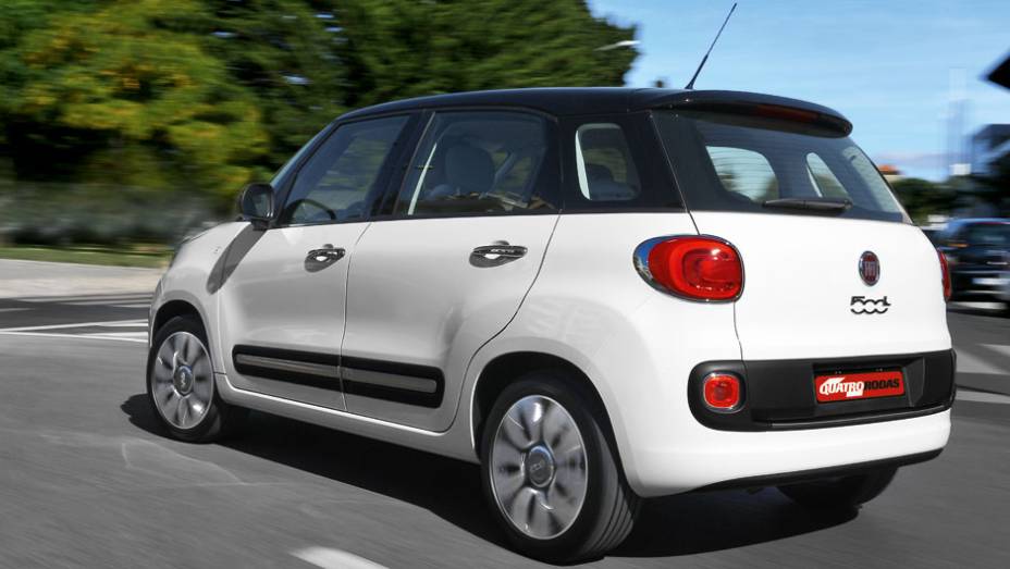 O 500L é 15 cm maior que um Fiat Idea | <a href="https://quatrorodas.abril.com.br/carros/impressoes/fiat-500l-725497.shtml" rel="migration">Leia mais</a>