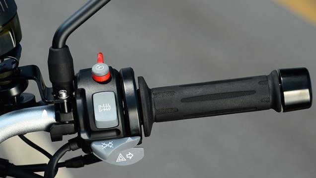 Manoplas aquecidas e piscas estranhos na F | <a href="https://quatrorodas.abril.com.br/moto/testes/bmw-f-800-gs-x-triumph-tiger-800-xc-741460.shtml" rel="migration">Leia mais</a> Manoplas aquecidas e piscas estranhos na F | <a href="https://quatrorodas.abril.com.br/moto/testes/bmw-f-800-gs-x-triumph-tiger-800-xc-741460.shtml" rel="migration">Leia mais</a>
