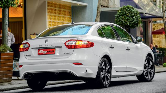 O Fluence GT terá só três cores: Branco Glacier, Vermelho Fogo e Preto Nacré | <a href="https://quatrorodas.abril.com.br/carros/lancamentos/renault-fluence-gt-725198.shtml" rel="migration">>Leia mais</a>