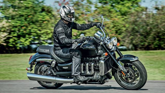 Rocket: radiador e coletor cromados ocultam motor | <a href="https://quatrorodas.abril.com.br/moto/testes/linha-triumph-2013-741889.shtml" rel="migration">Leia mais</a> Rocket: radiador e coletor cromados ocultam motor | <a href="https://quatrorodas.abril.com.br/moto/testes/linha-triumph-2013-741889.shtml" rel="migration">Leia mais</a>