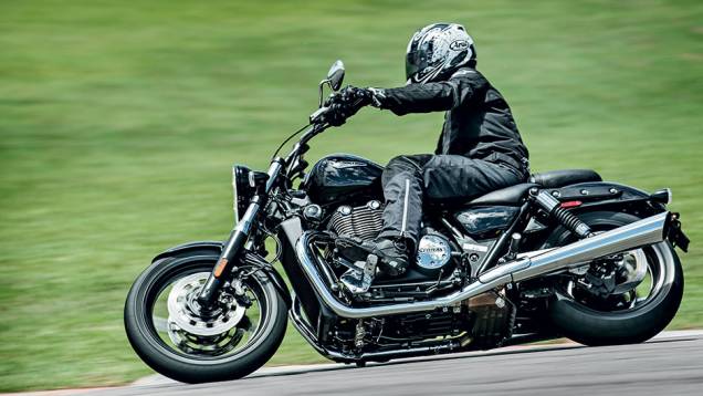 Thunderbird: 1,7 litro em 2 cilindros paralelos. Forte! | <a href="https://quatrorodas.abril.com.br/moto/testes/linha-triumph-2013-741889.shtml" rel="migration">Leia mais</a> Thunderbird: 1,7 litro em 2 cilindros paralelos. Forte! | <a href="https://quatrorodas.abril.com.br/moto/testes/linha-triumph-2013-741889.shtml" rel="migration">Leia mais</a>
