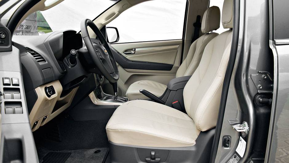 De s&eacute;rie, o banco do motorista tem regulagens el&eacute;tricas | <a href="https://quatrorodas.abril.com.br/carros/testes/chevrolet-trailblazer-729755.shtml" rel="migration">Leia mais</a>