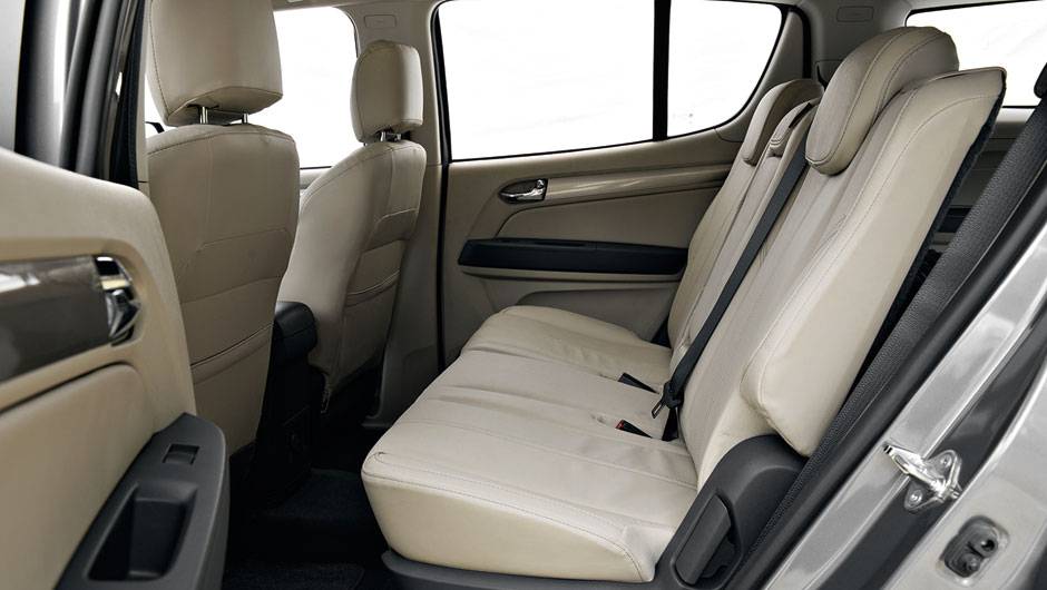 Encosto de cabe&ccedil;a e cinto de tr&ecirc;s pontos para todos | <a href="https://quatrorodas.abril.com.br/carros/testes/chevrolet-trailblazer-729755.shtml" rel="migration">Leia mais</a>