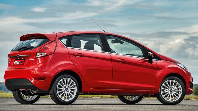 Aqui no Brasil, o Ford New Fiesta hatch, vendido na versão Titanium com motor 1.6 Sigma, vale R$ 57.549. Nos Estados Unidos da América, a configuração equivalente custa R$ 56.629 (US$ 18.315).