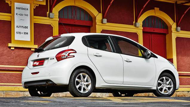 Cheio de bons atributos, hatch faz jus ao legado deixado pelo 206 | <a href="https://quatrorodas.abril.com.br/carros/comparativos/fiesta-x-208-x-c3-749647.shtml" rel="migration">Leia mais</a>