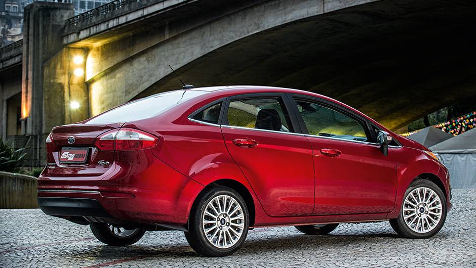 Apesar de discretas, as mudanças na traseira melhoraram o visual do carro. Impressão é de que a carroceria foi alargada | <a href="https://quatrorodas.abril.com.br/carros/comparativos/new-fiesta-sedan-x-hb20s-754470.shtml" rel="migration">Leia mais</a> Apesar de discretas, as mudanças na traseira melhoraram o visual do carro. Impressão é de que a carroceria foi alargada | <a href="https://quatrorodas.abril.com.br/carros/comparativos/new-fiesta-sedan-x-hb20s-754470.shtml" rel="migration">Leia mais</a>