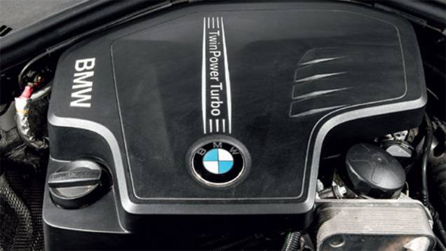 BMW: motor 2.0 flex de 184 cv | <a href="http://quatrorodas.abril.com.br/carros/comparativos/mercedes-c-180-x-bmw-320i-active-flex-812777.shtml" target="_blank" rel="migration">Leia mais</a>