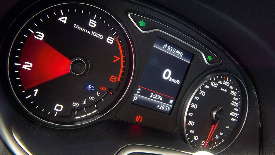 Rota&ccedil;&atilde;o elevada do motor eleva o consumo. Prefira marchas altas e aproveite a in&eacute;rcia do ve&iacute;culo. | <a href="https://quatrorodas.abril.com.br/reportagens/geral/viloes-consumo-841540.shtml" target="_blank" rel="migration">Leia mais</a>