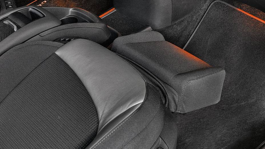 A C4 oferece apoios de cabeça com abas | <a href="https://quatrorodas.abril.com.br/carros/impressoes/citroen-c4-picasso-888961.shtml" target="_blank" rel="migration">Leia mais</a>