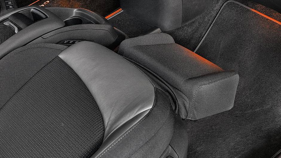 A C4 oferece apoios de cabe&ccedil;a com abas | <a href="https://quatrorodas.abril.com.br/carros/impressoes/citroen-c4-picasso-888961.shtml" target="_blank" rel="migration">Leia mais</a>