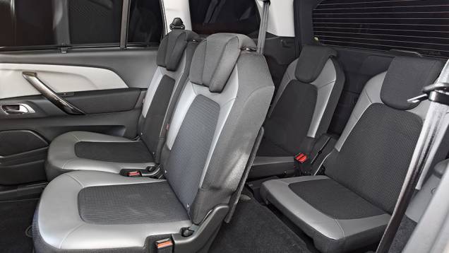 Os bancos traseiros também são rebatíveis | <a href="https://quatrorodas.abril.com.br/carros/impressoes/citroen-c4-picasso-888961.shtml" target="_blank" rel="migration">Leia mais</a> Os bancos traseiros também são rebatíveis | <a href="https://quatrorodas.abril.com.br/carros/impressoes/citroen-c4-picasso-888961.shtml" target="_blank" rel="migration">Leia mais</a>