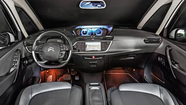 Versão Exclusive vem recheada de itens | <a href="https://quatrorodas.abril.com.br/carros/impressoes/citroen-c4-picasso-888961.shtml" target="_blank" rel="migration">Leia mais</a> Versão Exclusive vem recheada de itens | <a href="https://quatrorodas.abril.com.br/carros/impressoes/citroen-c4-picasso-888961.shtml" target="_blank" rel="migration">Leia mais</a>