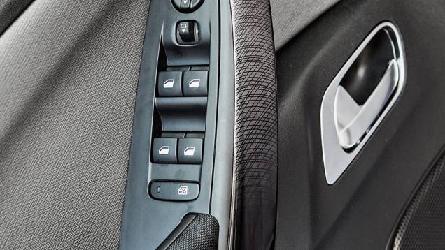 Vidros elétricosde um toque só | <a href="https://quatrorodas.abril.com.br/carros/impressoes/citroen-c4-picasso-888961.shtml" target="_blank" rel="migration">Leia mais</a> Vidros elétricosde um toque só | <a href="https://quatrorodas.abril.com.br/carros/impressoes/citroen-c4-picasso-888961.shtml" target="_blank" rel="migration">Leia mais</a>