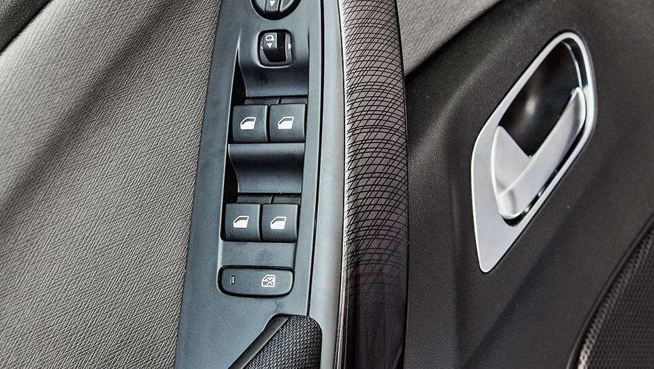 Vidros el&eacute;tricosde um toque s&oacute; | <a href="https://quatrorodas.abril.com.br/carros/impressoes/citroen-c4-picasso-888961.shtml" target="_blank" rel="migration">Leia mais</a>