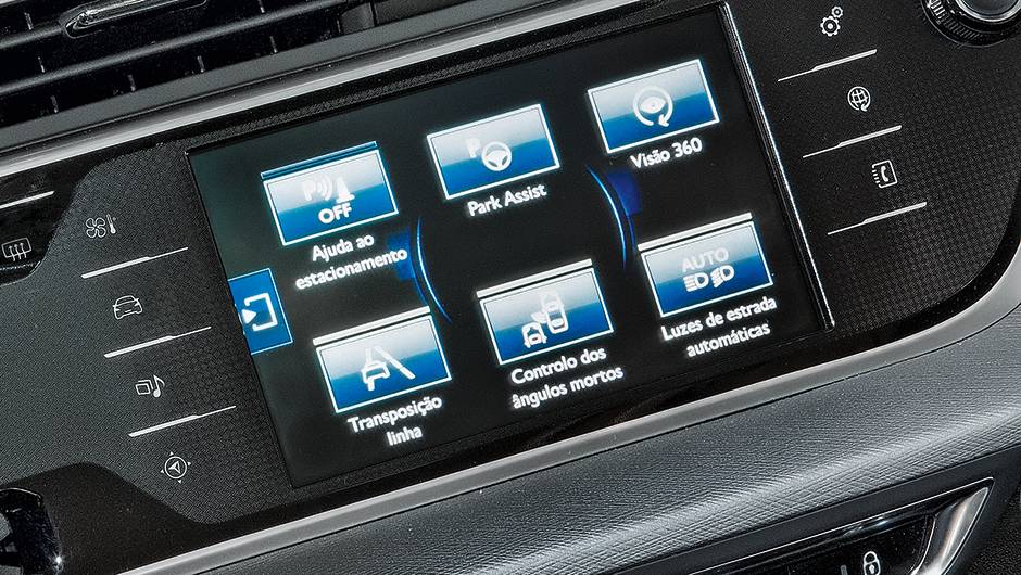 Centralmultim&iacute;dia, comGPS, c&acirc;mera de r&eacute;e proje&ccedil;&atilde;o de vis&atilde;ode 360 graus, entreoutros recursos | <a href="https://quatrorodas.abril.com.br/carros/impressoes/citroen-c4-picasso-888961.shtml" target="_blank" rel="migration">Leia mais</a>
