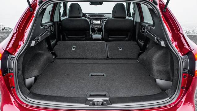 Porta-malas tem dois painéis que... | <a href="https://quatrorodas.abril.com.br/carros/impressoes/nissan-qashqai-888920.shtml" target="_blank" rel="migration">Leia mais</a> Porta-malas tem dois painéis que... | <a href="https://quatrorodas.abril.com.br/carros/impressoes/nissan-qashqai-888920.shtml" target="_blank" rel="migration">Leia mais</a>