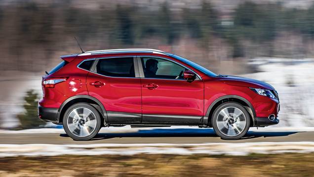 O SUV é 3 cmmenor que umHyundai ix35 | <a href="https://quatrorodas.abril.com.br/carros/impressoes/nissan-qashqai-888920.shtml" target="_blank" rel="migration">Leia mais</a> O SUV é 3 cmmenor que umHyundai ix35 | <a href="https://quatrorodas.abril.com.br/carros/impressoes/nissan-qashqai-888920.shtml" target="_blank" rel="migration">Leia mais</a>
