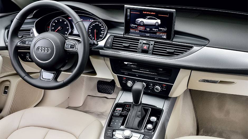 Tela retr&aacute;til exibe 5 modos de pilotagem... | <a href="https://quatrorodas.abril.com.br/carros/testes/audi-a6-2-0-tfsi-898260.shtml" target="_blank" rel="migration">Leia mais</a>