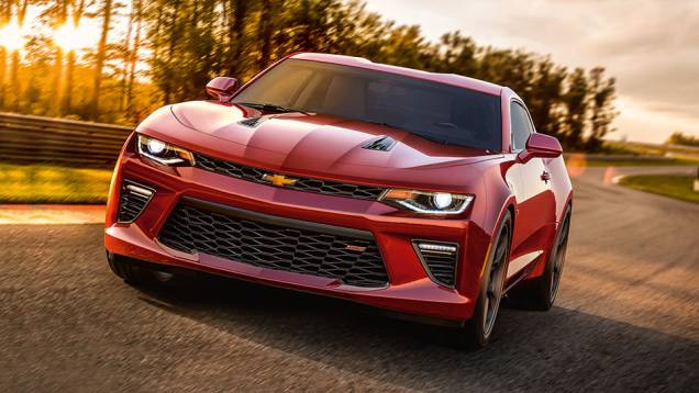 O novo design não alterou o caráter do carro | <a href="https://quatrorodas.abril.com.br/carros/impressoes/chevrolet-camaro-898002.shtml" target="_blank" rel="migration">Leia mais</a>