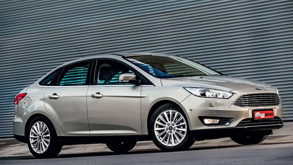 Roda exclusiva para a vers&atilde;o tr&ecirc;s volumes | <a href="https://quatrorodas.abril.com.br/carros/testes/ford-focus-fastback-titanium-plus-898220.shtml" target="_blank" rel="migration">Leia mais</a>