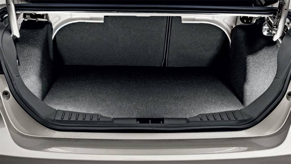 Porta-malas: 421 litros, um abaixo da m&eacute;dia do segmento | <a href="https://quatrorodas.abril.com.br/carros/testes/ford-focus-fastback-titanium-plus-898220.shtml" target="_blank" rel="migration">Leia mais</a>