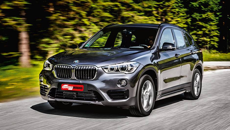 A nova gera&ccedil;&atilde;o do X1 n&atilde;o tem mais aquele estilode perua alta | <a href="https://quatrorodas.abril.com.br/carros/impressoes/bmw-x1-897961.shtml" target="_blank" rel="migration">Leia mais</a>