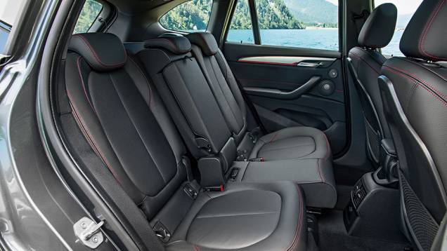 ...traseiro pode ser ajustado em partes | <a href="https://quatrorodas.abril.com.br/carros/impressoes/bmw-x1-897961.shtml" target="_blank" rel="migration">Leia mais</a> ...traseiro pode ser ajustado em partes | <a href="https://quatrorodas.abril.com.br/carros/impressoes/bmw-x1-897961.shtml" target="_blank" rel="migration">Leia mais</a>