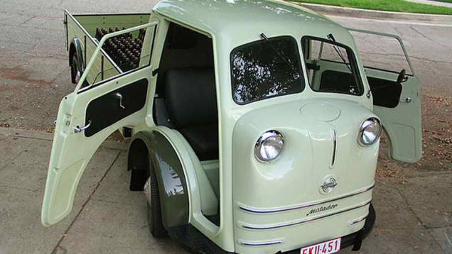 Tempo Matador (1949) - Anterior à Kombi, mas inicialmente com mecânica VW, tinha motor instalado sob o assento basculante. O ressalto dianteiro onde ficavam os faróis era o tanque de combustível.