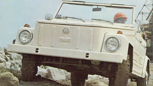 Volkswagen 181 (1968) - Com um nome para cada mercado, o 181 (Kuriewagen na Alemanha), o jipe de tração traseira era baixo para um utilitário e tinha quatro portas, num perfil de apelo militar e lazer.