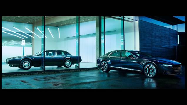 Aston Martin Lagonda de 1976 e o de 2015 | <a href="https://quatrorodas.abril.com.br/noticias/fabricantes/aston-martin-lanca-lagonda-dubai-812357.shtml" rel="migration">Leia mais</a>