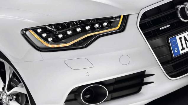 Os faróis com LEDs já viraram marca registrada da Audi, e estão ainda mais belos na A6 Avant | <a href="https://quatrorodas.abril.com.br/noticias/nova-audi-a6-avant-chega-ao-brasil-323164_p.shtml" rel="migration">Leia mais</a> Os faróis com LEDs já viraram marca registrada da Audi, e estão ainda mais belos na A6 Avant | <a href="https://quatrorodas.abril.com.br/noticias/nova-audi-a6-avant-chega-ao-brasil-323164_p.shtml" rel="migration">Leia mais</a>