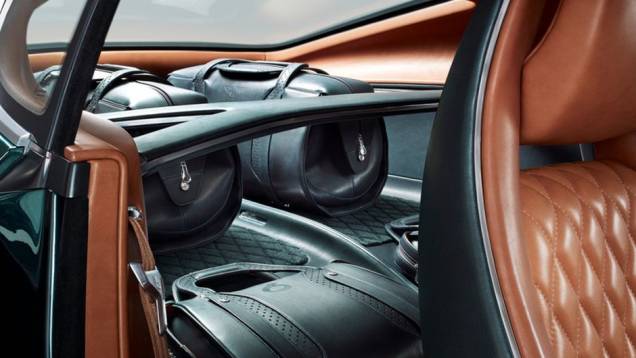 Compartimento de bagagens também é sofisticado | <a href="https://quatrorodas.abril.com.br/noticias/saloes/detroit-2015/bentley-revela-conceito-exp-10-speed-6-genebra-842760.shtml" rel="migration">Leia mais</a> Compartimento de bagagens também é sofisticado | <a href="https://quatrorodas.abril.com.br/noticias/saloes/detroit-2015/bentley-revela-conceito-exp-10-speed-6-genebra-842760.shtml" rel="migration">Leia mais</a>